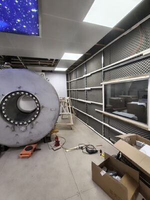 Καλή τιμή. Θωρακισμένο δωμάτιο RF με αντίσταση εισόδου 50 ohm και παράθυρο RF θωρακισμένο με πολυστρωματική επίστρωση για προσαρμόσιμο κλωβό Faraday MRI σε απευθείας σύνδεση